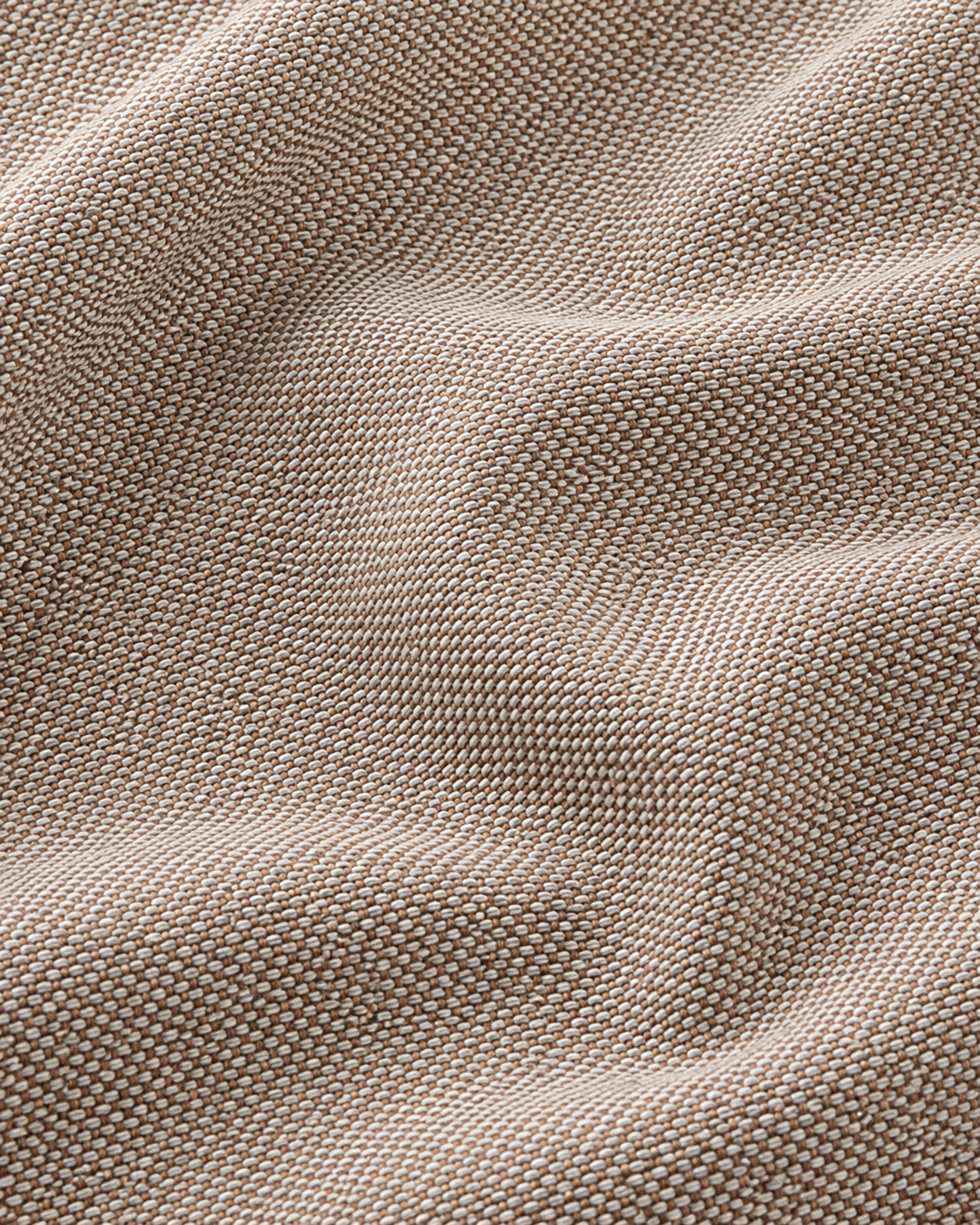 Colcha Eco-Liso en color Camel, extendida