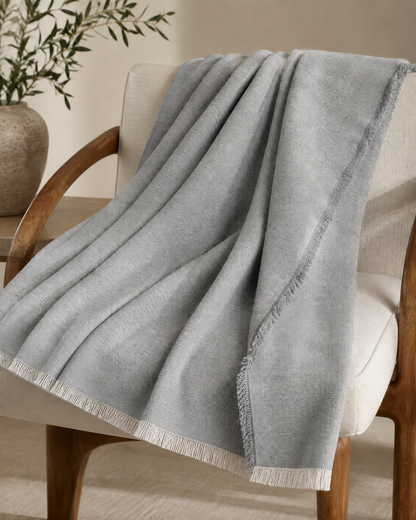 Colcha multiusos Otomán extendida sobre una cama